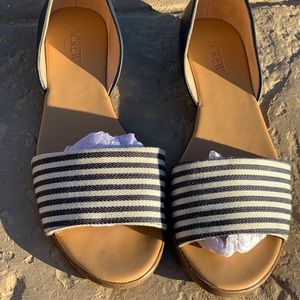 Flat sandals